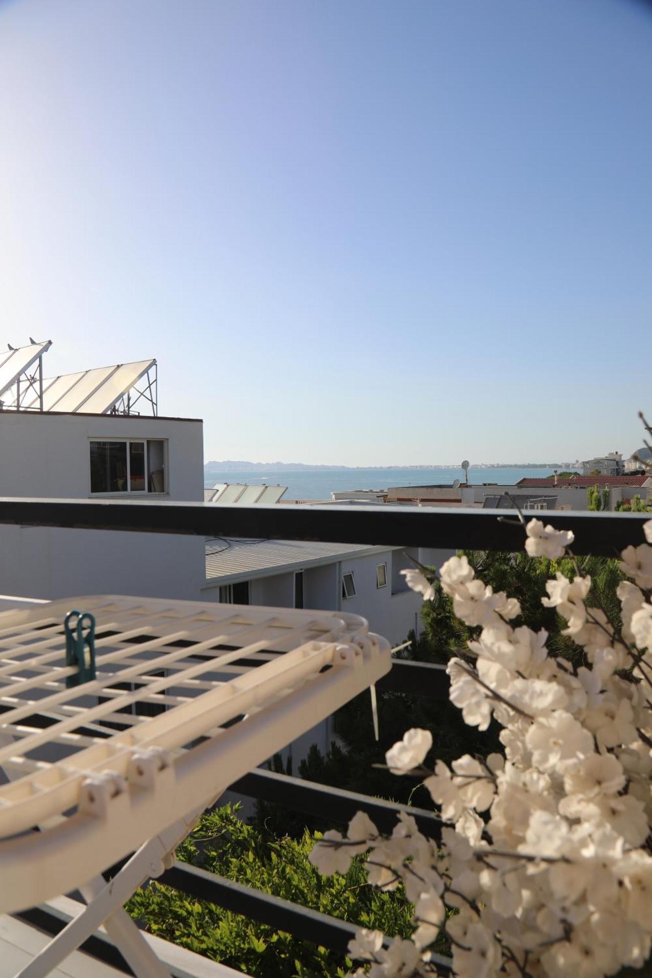Sea View Apartments 골렘 외부 사진