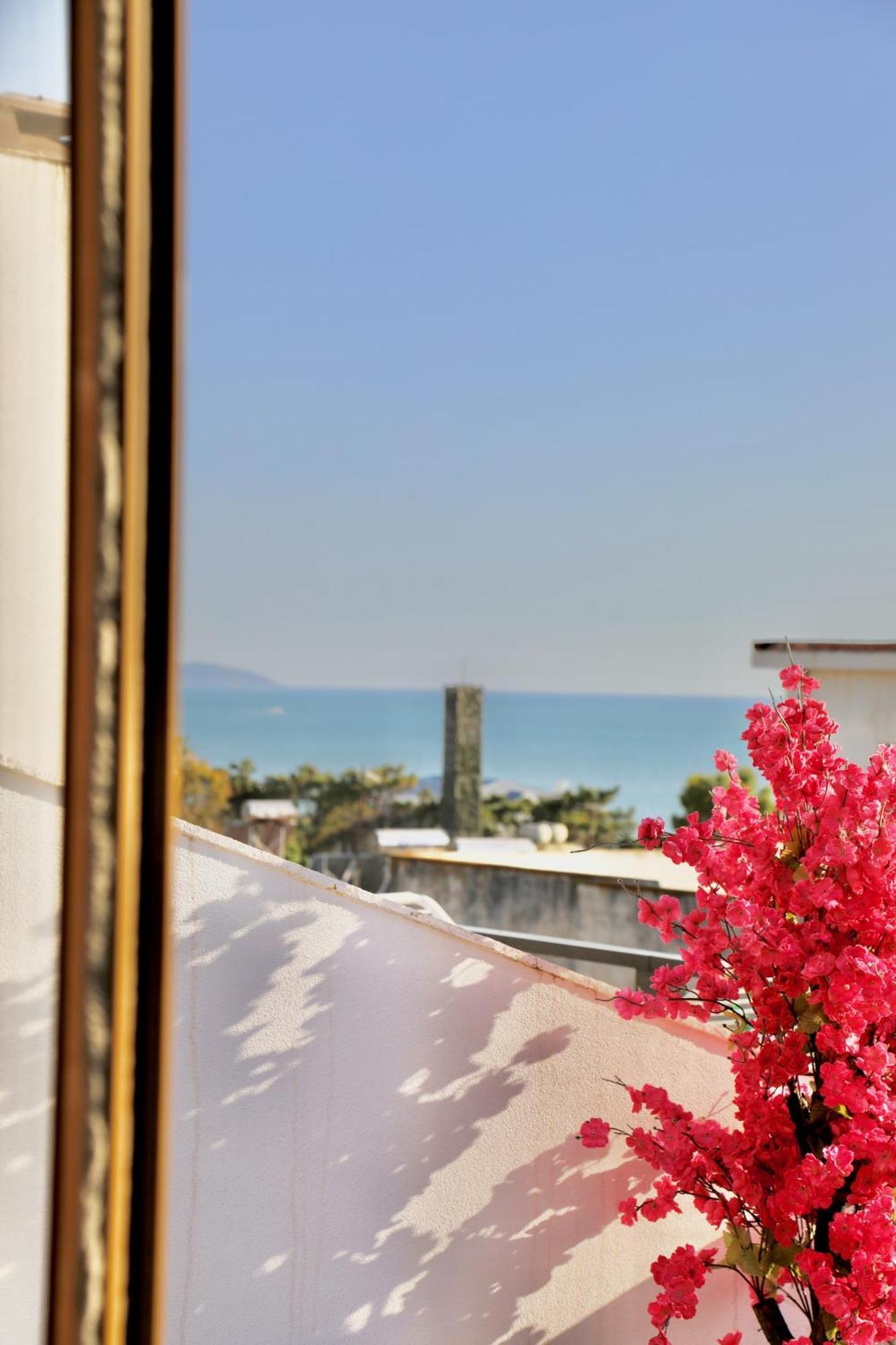 Sea View Apartments 골렘 외부 사진